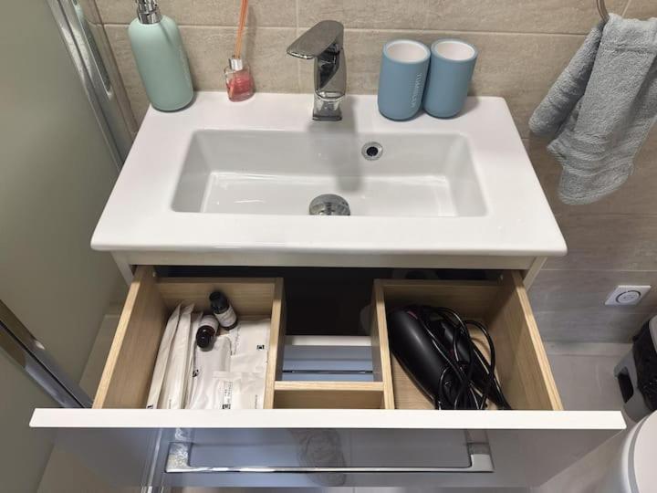 Chambre Privee Pour 4 Personnes En Banlieue Parisienne A 봉디 외부 사진