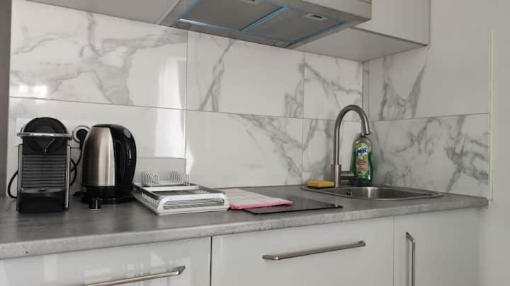 Chambre Privee Pour 4 Personnes En Banlieue Parisienne A 봉디 외부 사진