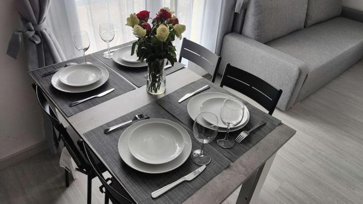 Chambre Privee Pour 4 Personnes En Banlieue Parisienne A 봉디 외부 사진