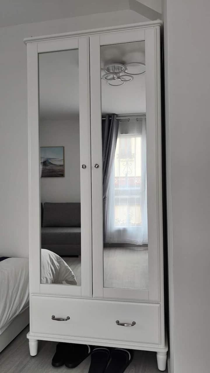 Chambre Privee Pour 4 Personnes En Banlieue Parisienne A 봉디 외부 사진